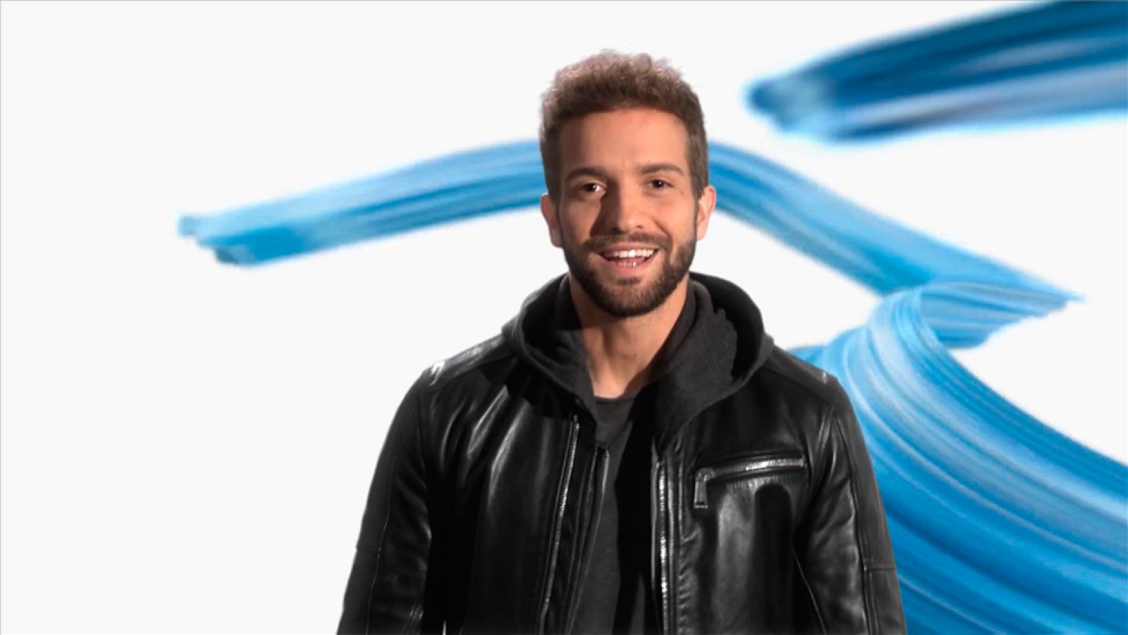 El cantante Pablo Alborán felicita a TVE por su 60º aniversario