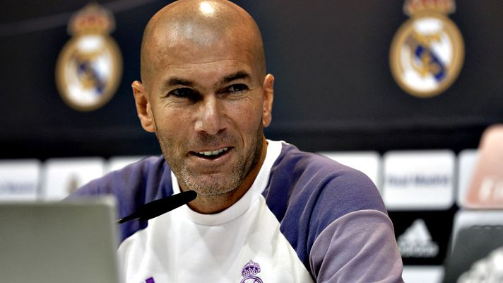Telediario 1 - Zidane mima a James y a Coentrao