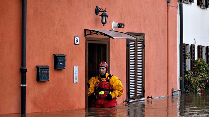 Telediario 1 - La lluvias torrenciales causan inundaciones en Córcega y el norte de Italia