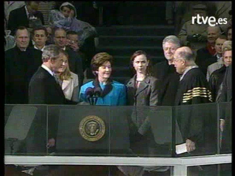 George W. Bush jura el cargo (2001)