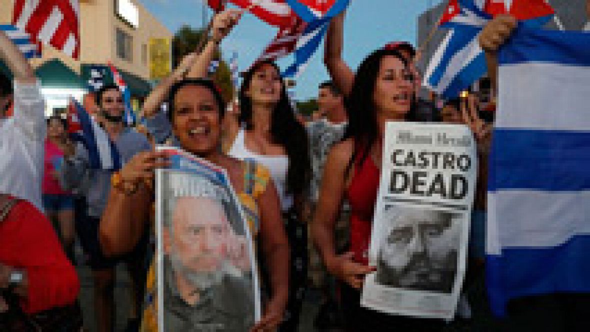 El exilio cubano sigue celebrando la muerte de Fidel El exilio cubano en Miami sigue celebrando la muerte de Fidel