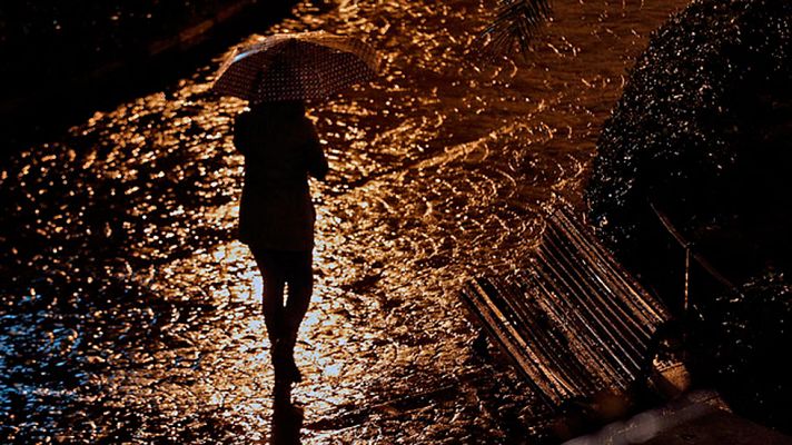 Telediario 1 - Valencia intenta recobrar la normalidad tras sufrir la mayor tormenta desde 2007