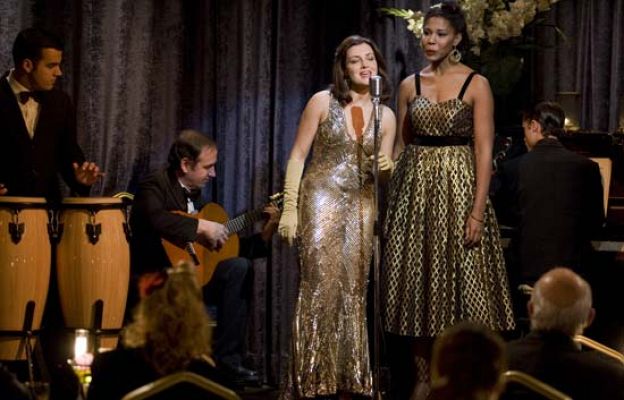 Amar en tiempos revueltos - Celia y Cora interpretan