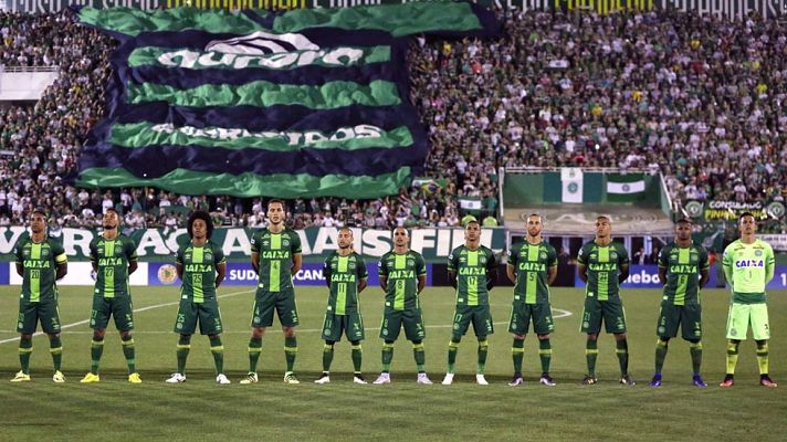 Telediario 1 - El mundo del fútbol manda sus condolencias al Chapecoense