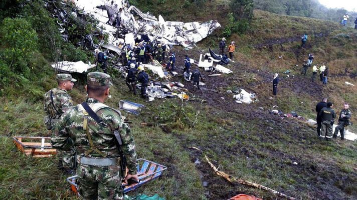Telediario 1 - La ausencia de fuego en el avión que se estrelló en Colombia apunta a un problema con el combustible