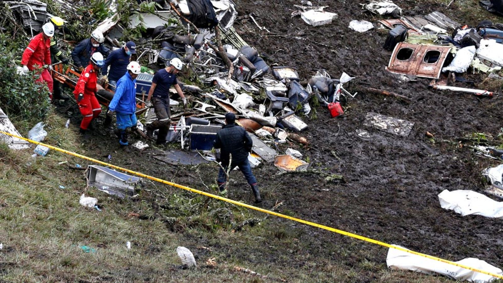 Los expertos señalan que no se debe descartar ninguna hipótesis sobre el accidente de Colombia