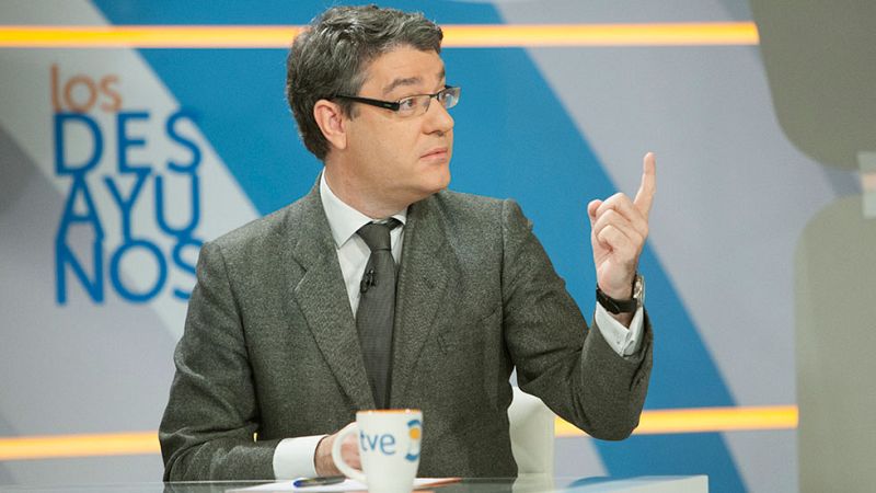 Nadal apunta que la subida del petr�leo puede elevar un 3% los carburantes y defiende el 'impuesto al sol' - Los desayunos | Ver