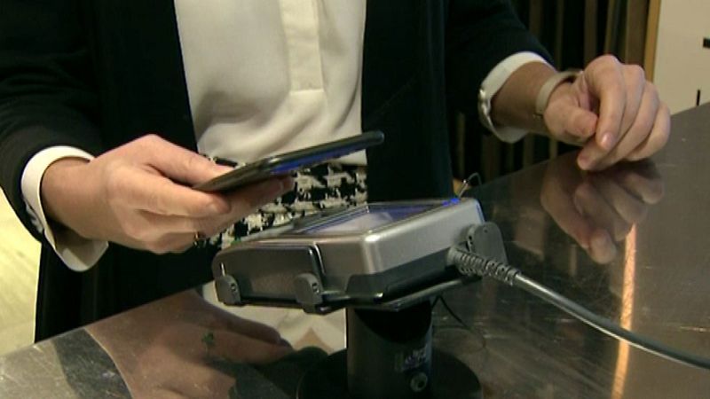 Cada vez hacemos más pagos a través del teléfono móvil en España