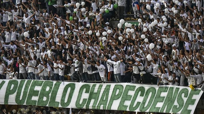 Telediario 1 - Homenaje de los aficionados del Chapecoense