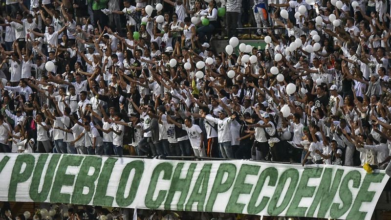Homenaje de los aficionados del Chapecoense