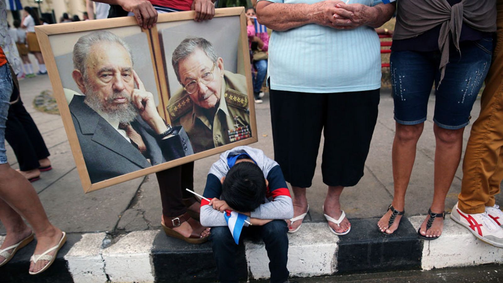 La caravana con las cenizas de Fidel Castro continúa su recorrido hacia Santiago