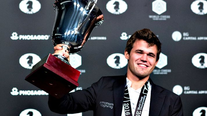 Telediario 1 - Carlsen revalida el título mundial al derrotar a Karjakin en el desempate final