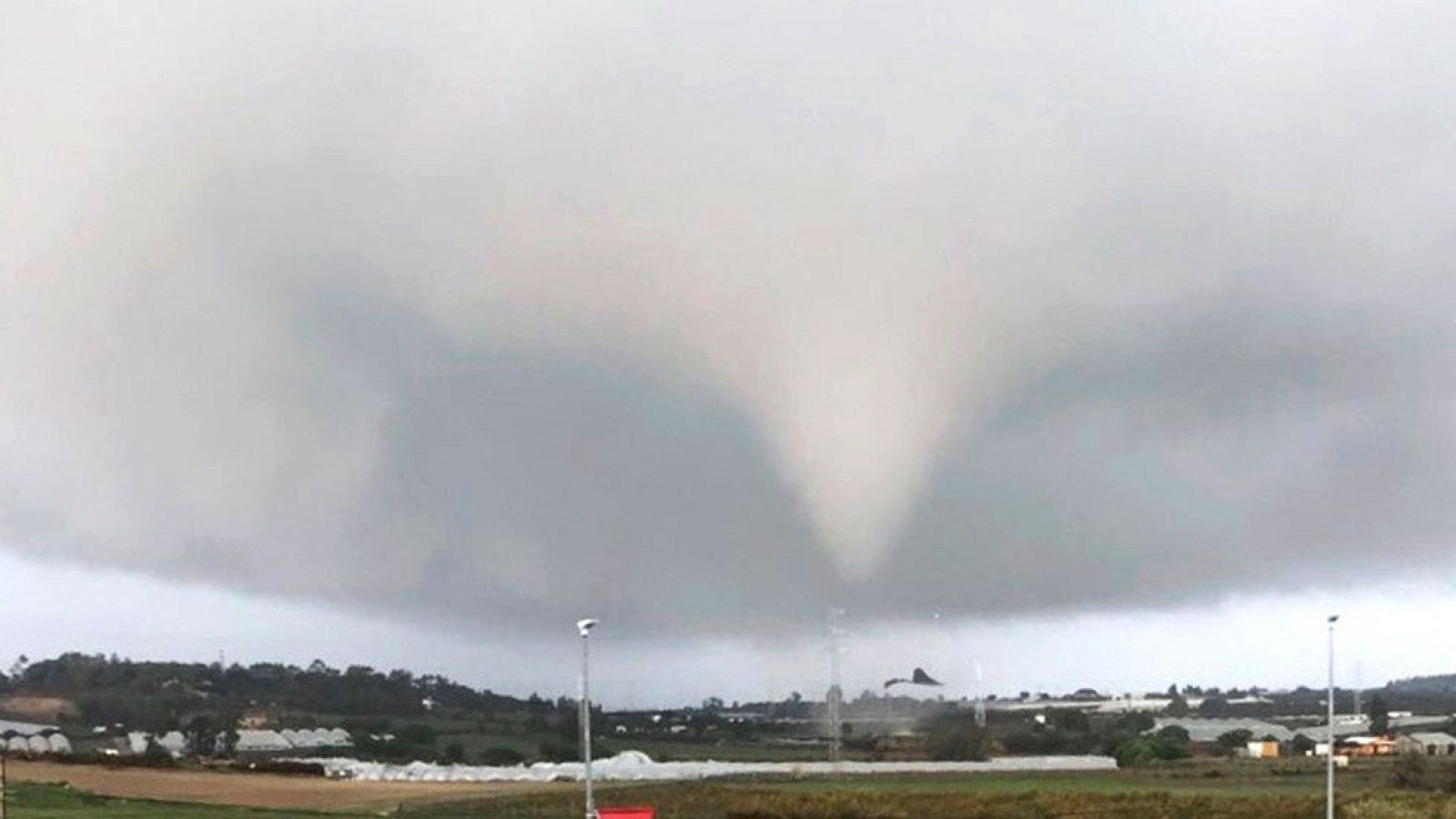 Espectacular tornado en Palos de la Frontera, Huelva