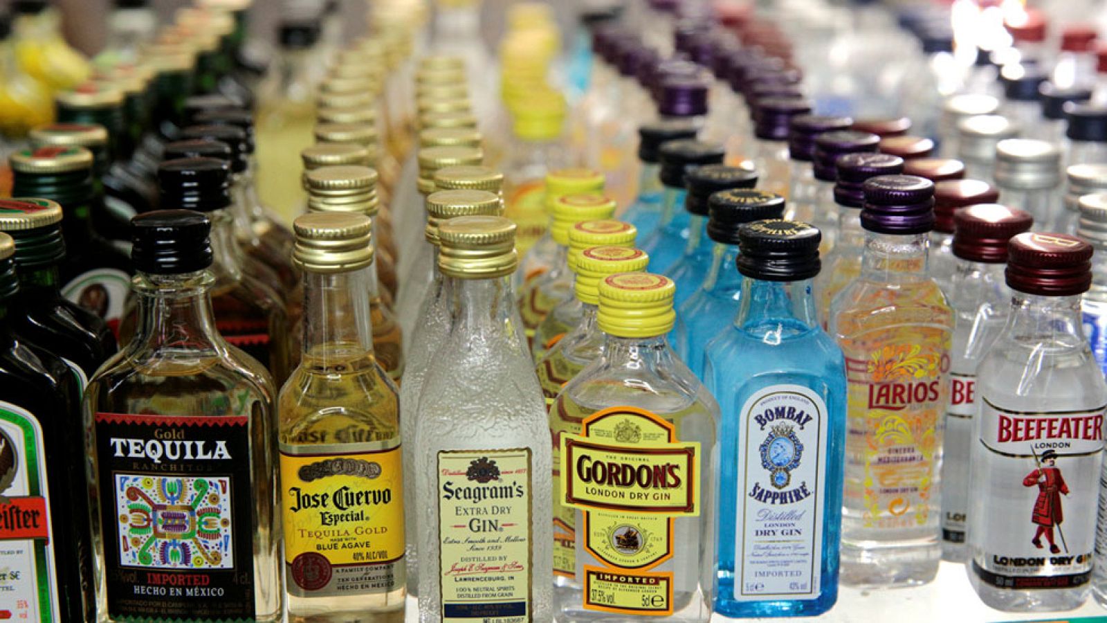 El Gobierno sube los impuestos al alcohol y el tabaco para recaudar 150 millones de euros | Ver