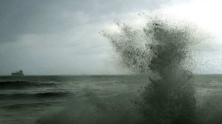 El tiempo - El puente de la Constitución pasado por agua y dejará de llover para la Inmaculada