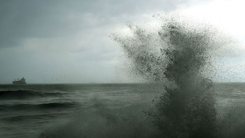 El puente de la Constitución pasado por agua y dejará de llover para la Inmaculada