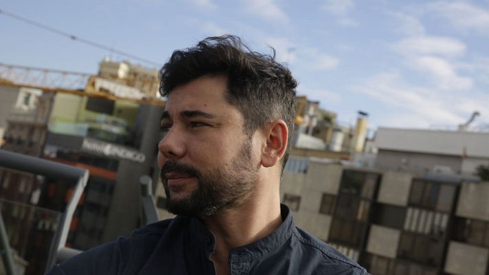 Telediario 1 - El cantante Miguel Poveda celebra sus 25 años en los escenarios con un documental