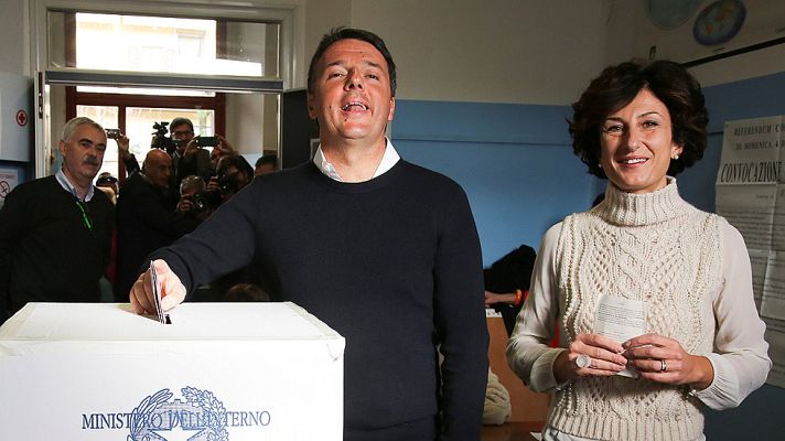 Telediario 1 - Italia vota en referéndum la reforma constitucional