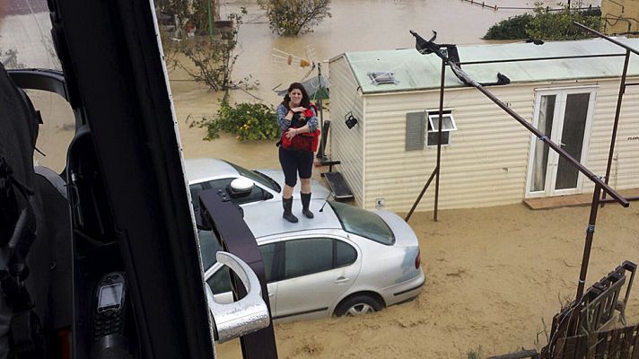 Telediario 1 - Las fuertes lluvias en Málaga dejan una fallecida y múltiple