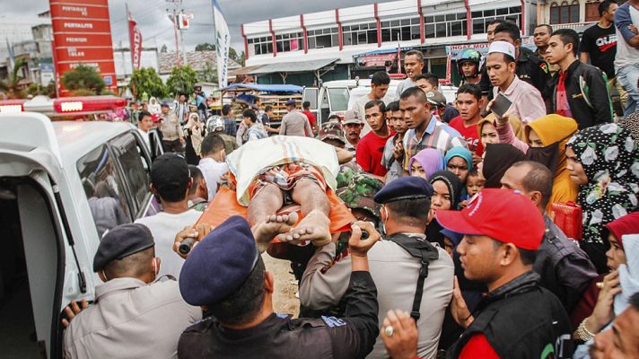 Telediario 1 - Un terremoto de magnitud 6,5 azota el norte de la isla de Sumatra, en Indonesia