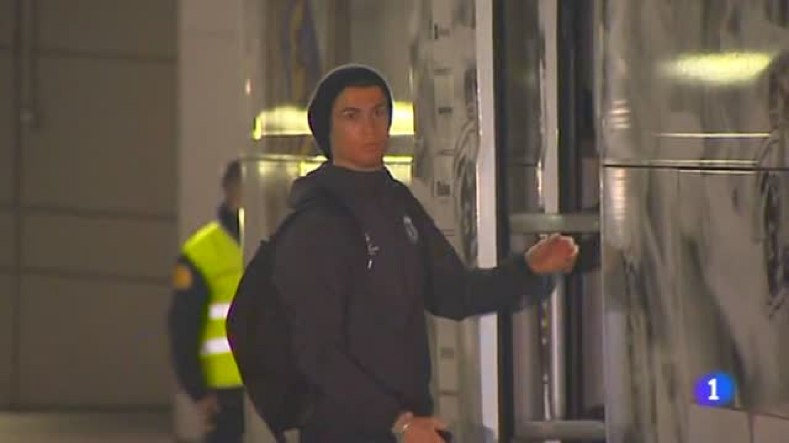 Un espontáneo logró su foto con Cristiano Ronaldo | Ver
