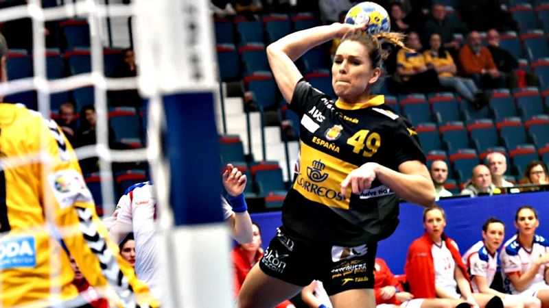 La selección española femenina de balonmano logró la clasificación para la segunda fase del Europeo de Suecia, tras golear este jueves por 30-18 a Eslovenia, en un encuentro en el que España, por fin, mostró su verdadera esencia.