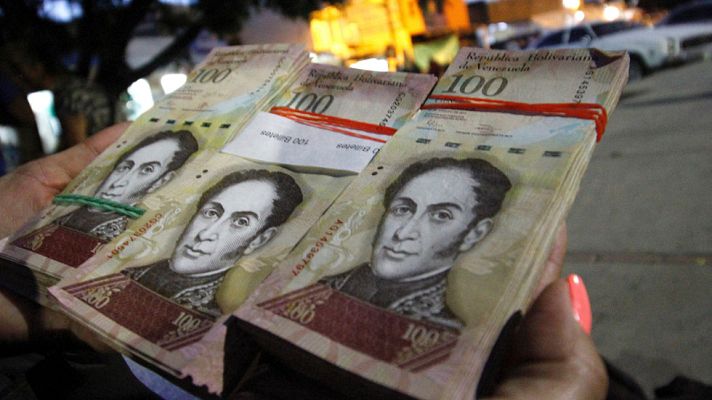 Telediario 1 - Maduro retira los billetes de 100 bolívares para combatir a mafias colombianas que "desestabilizan" la economía