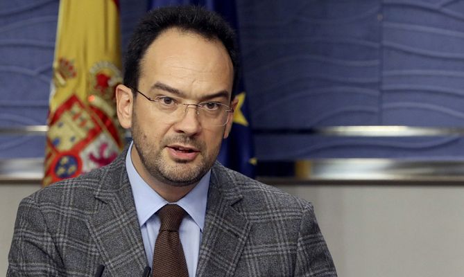 Telediario 1 - El PSOE dará su 'sí' a los objetivos de déficit y de deuda y al techo de gasto en el Congreso