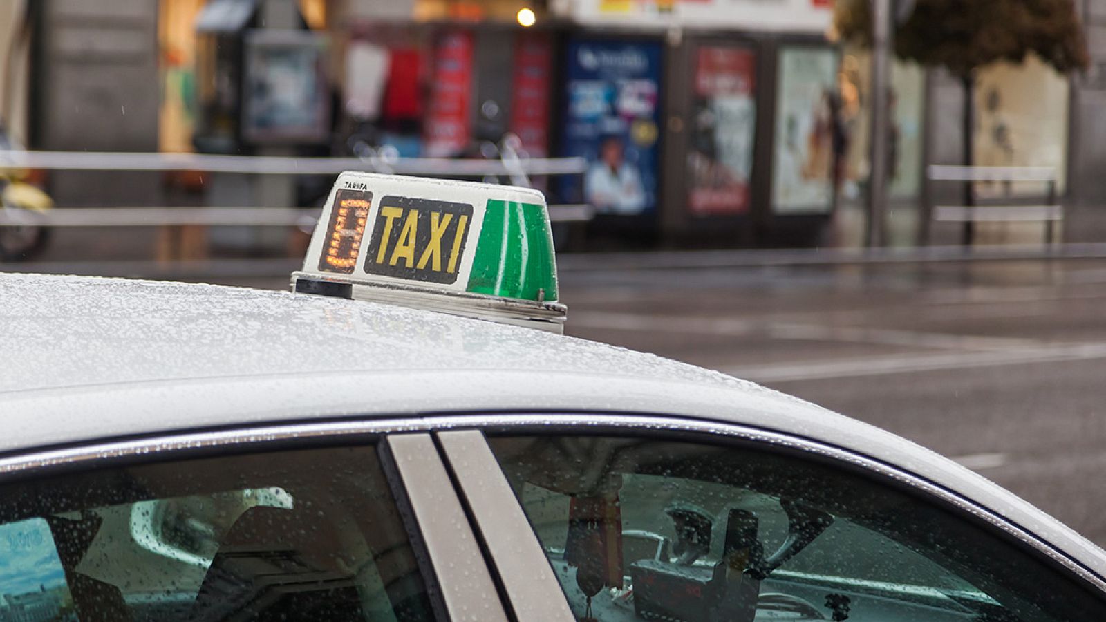 Ya se puede pagar con tarjeta en todos los taxis de Madrid