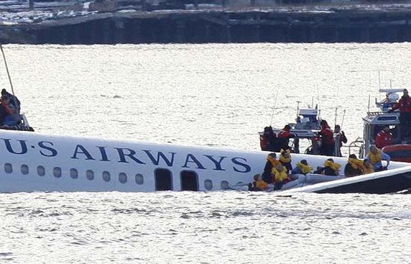 Acuatizaje salvador sobre el río Hudson, en Nueva York | Ver