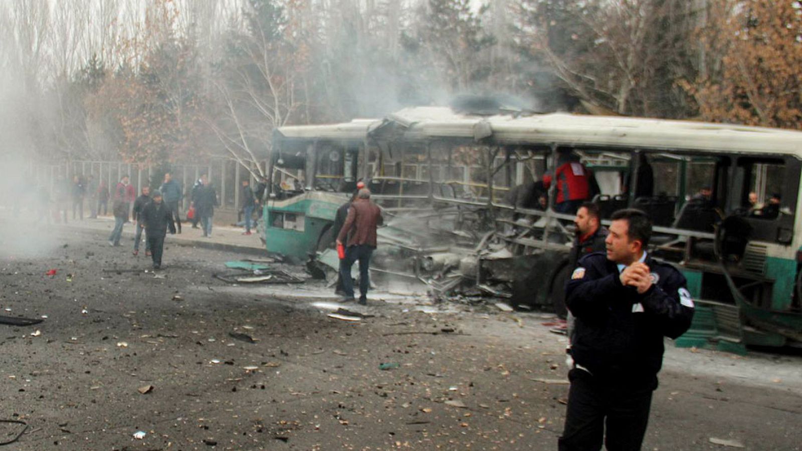 Al menos 13 muertos y 48 heridos en un atentado contra un autobús con soldados en Turquía