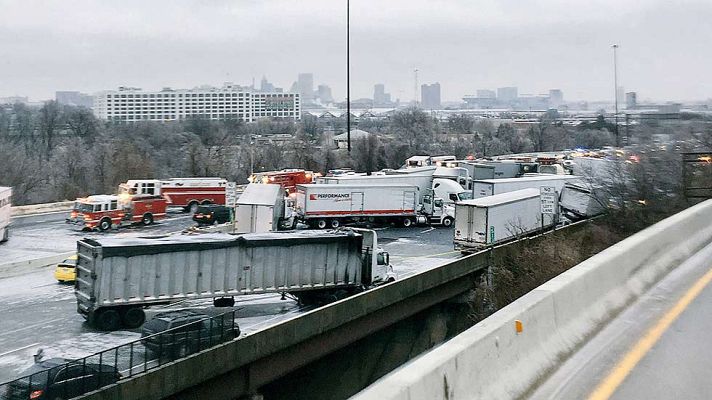 Informativo 24h - El frío y la nieve en EE.UU. provocan cientos de accidentes