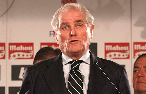  - Calderón presenta su dimisión