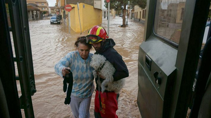 Telediario 1 - El temporal de lluvia está haciendo estragos en Murcia, Alicante, Valencia y Baleares