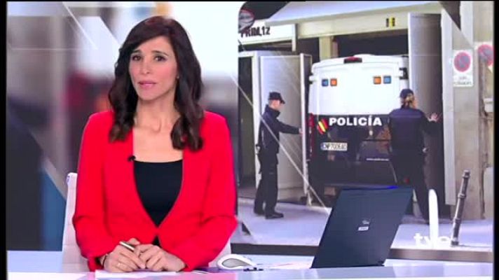 Telediario 1 - El juez envía a prisión a cinco anarquistas detenidos y deja en libertad a otros diez