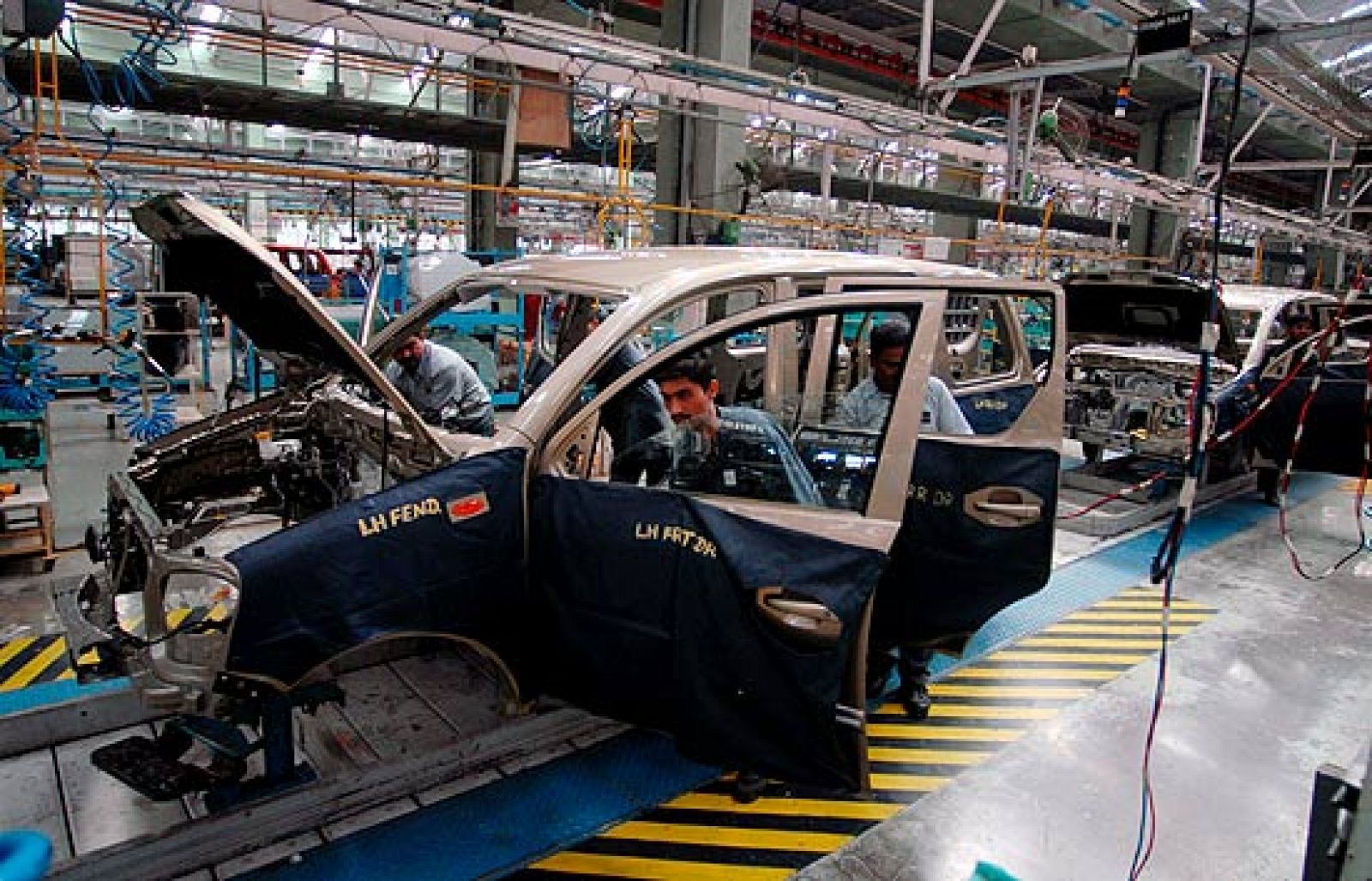 Los ministros de Industria de los 27 se han reunido en Bruselas para buscar soluciones comunes a la crisis del automóvil.