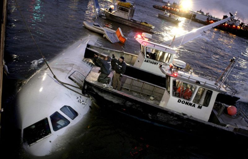 Nueva York se rinde ante el piloto del avión que amerizó en el Hudson.