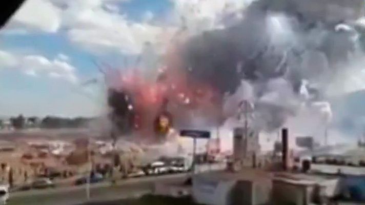 Telediario 1 - Al menos 36 personas han muerto por una explosión en un mercado de pirotecnia en México