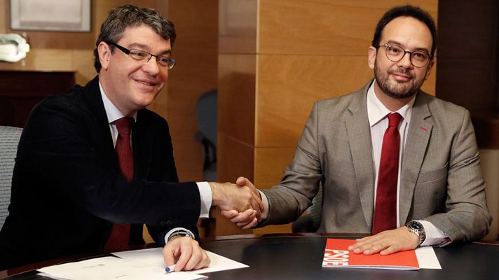 Telediario 1 - El Gobierno y el PSOE acuerdan prohibir por ley el corte de la luz a personas vulnerables