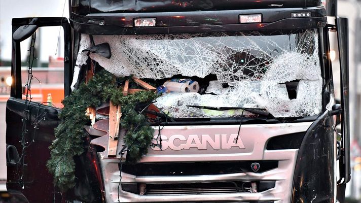 Telediario 1 - El conductor asesinado del camión que causó el atentado de Berlín intentó evitar el atropello