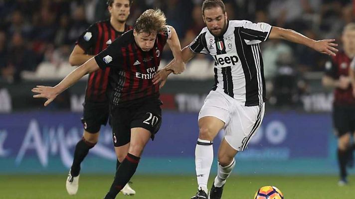 Fútbol - Supercopa de Italia 2016: Juventus - AC Milan