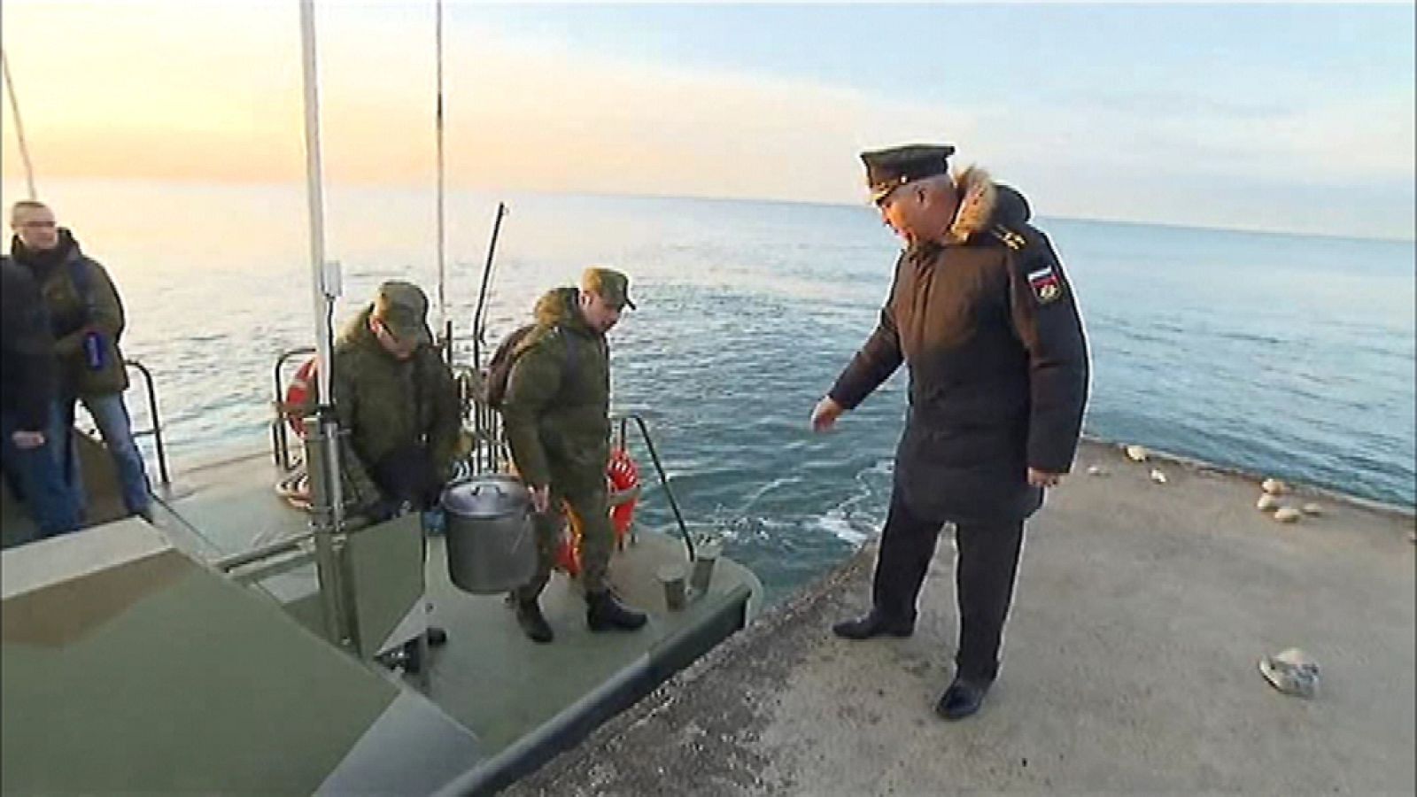 Los equipos de búsqueda han recuperado este martes una de las cajas negras del Tu-154, el avión militar ruso que se estrelló el pasado domingo en el Mar Negro con 92 personas a bordo, según ha anunciado el Ministerio de Defensa de Rusia."A las 05.42