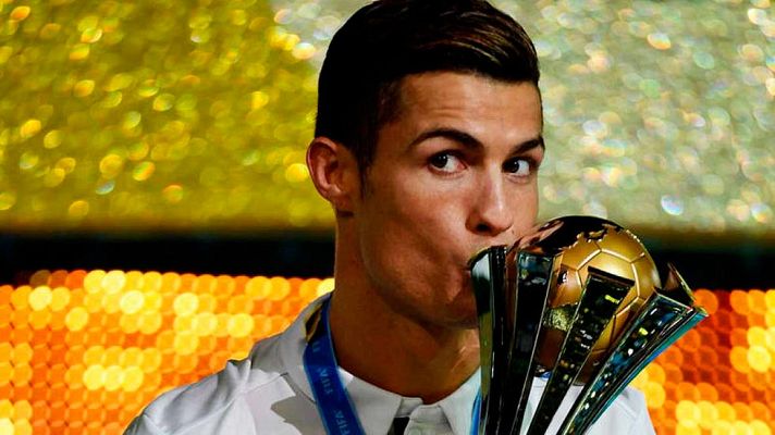 Telediario 1 - Cristiano, el mejor de 2016 en los 'Globe Soccer'