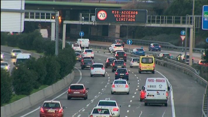 Telediario 1 - El PP califica de "ideológicas" las restricciones de tráfico en Madrid