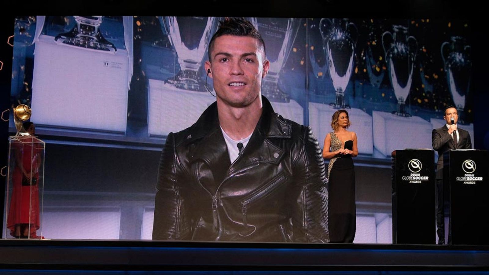 Entre los premios recibidos estos días, el Real Madrid ha regresado a la actividad para preparar la cita de Copa del Rey contra el Sevilla.