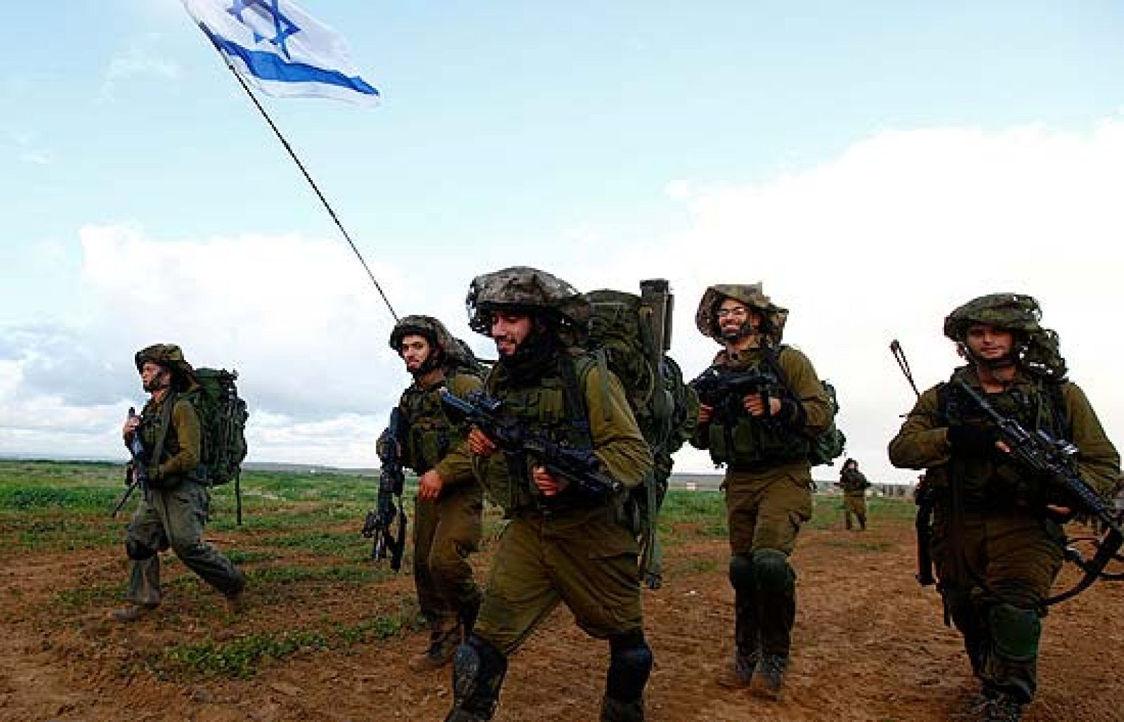 Atacan un barrio de Gaza tras el alto el fuego | Ver