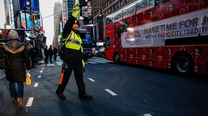 Telediario 1 - El fin de año se recibe con las mayores medidas de seguridad