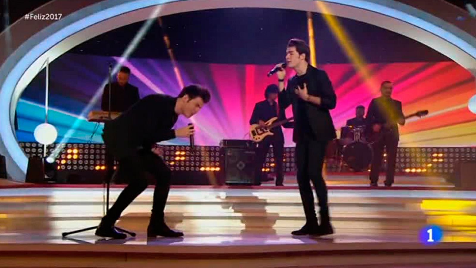 ¡Feliz 2017! - Gemeliers cantan 'Gracias'