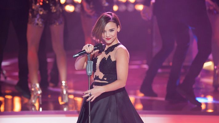  - ¡Feliz 2017! - Chenoa canta 'Tú y yo'