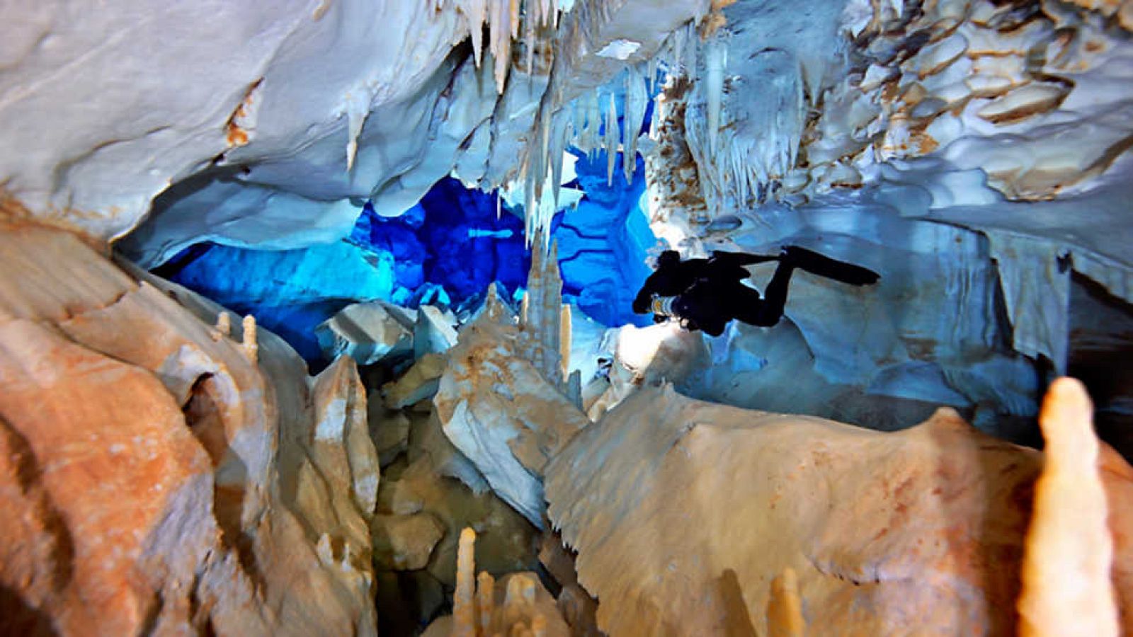 Al filo de lo imposible - Espeleología - Vallgornera: Piedra, agua...tiempo (2) - ver ahora